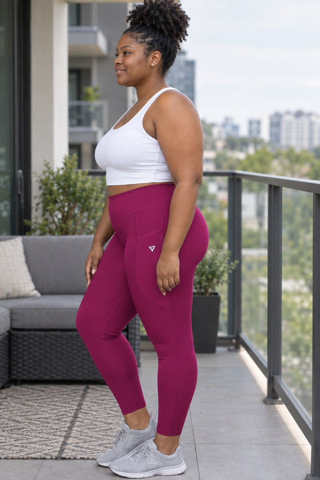 Berry Essential leggings with pockets, AI-generated fictional adult model – side view showing the side pocket and V emblem