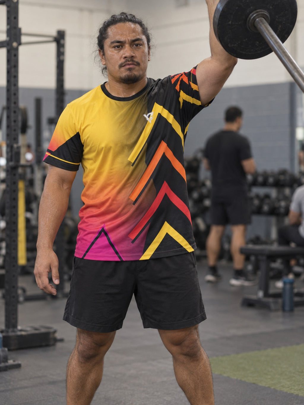 Man training in the Solar Pulse men's sports jersey with the Vantacore V emblem on the left chest – front view