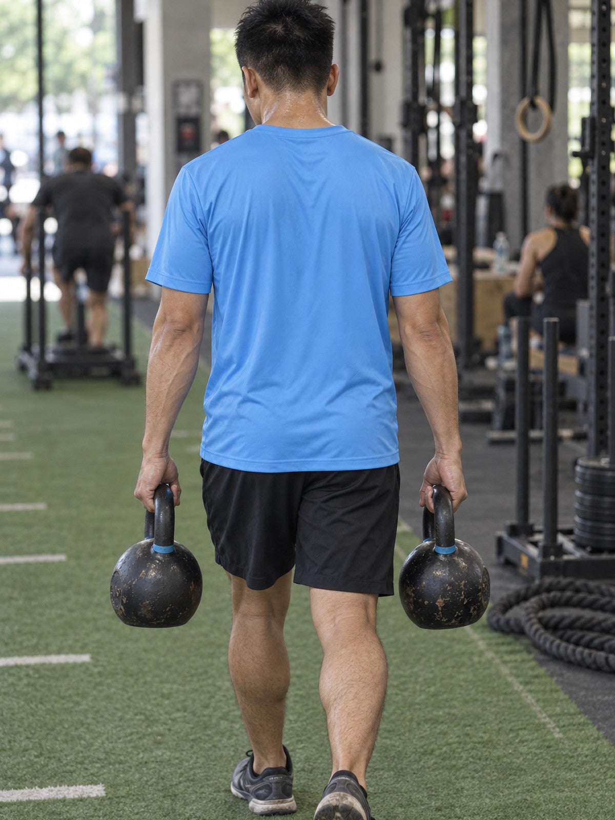 Man training in the Sky Blue Essential men's sports jersey with the Vantacore V emblem on the left chest – back view