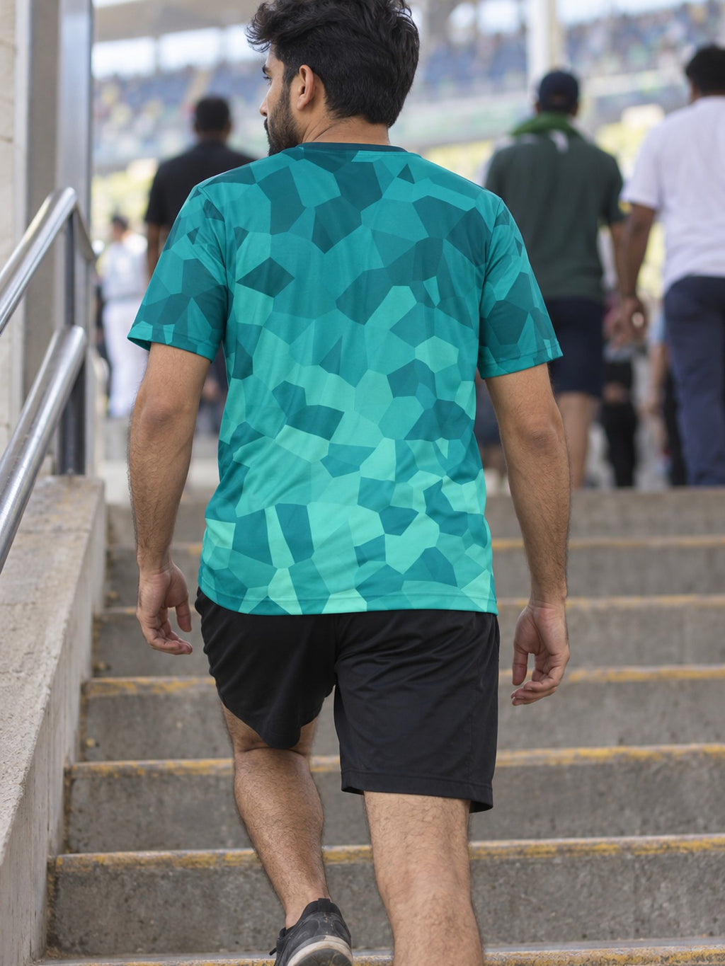Man training in the Teal Shard men's sports jersey with the Vantacore V emblem on the left chest – back view