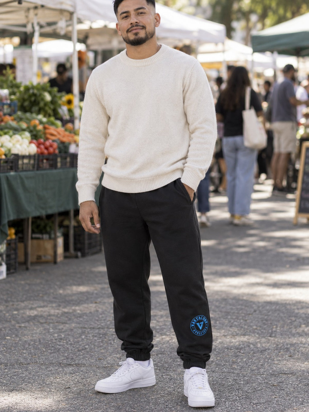 Embroidered Heart Logo Sweatpants in black – front