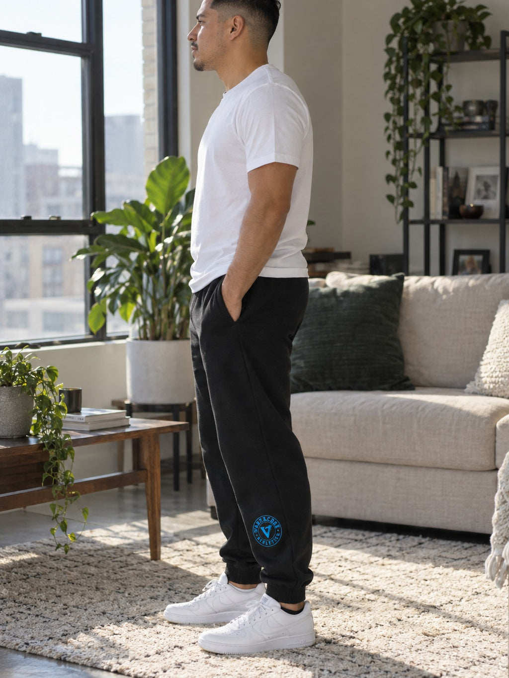 Embroidered Heart Logo Sweatpants in black – side view