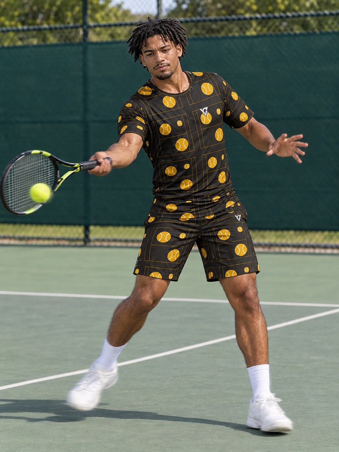 Tennis Gold Rush Baseline Seam Men's Sports Jersey, in action