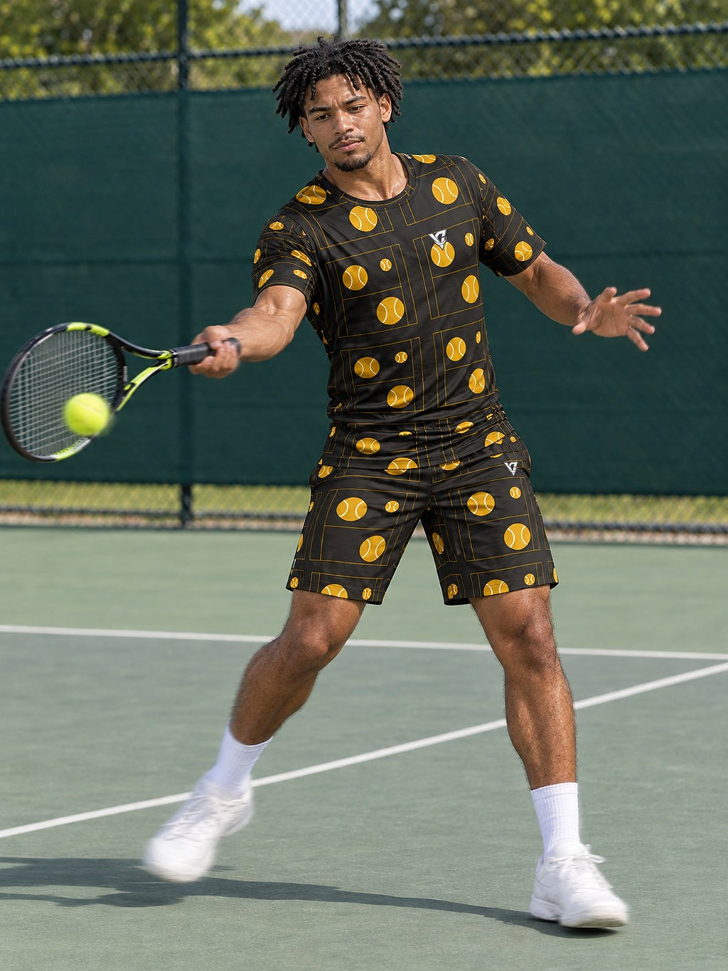 Tennis Gold Rush Baseline Seam Men's Athletic Shorts with Pockets, in action